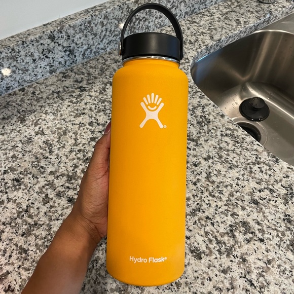 SOLD - 40 oz Mango Hydro Flask - Picture 4 of 5